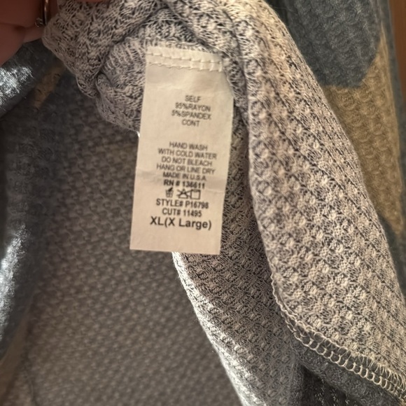 Pink Lily Long Sleeve Star Top - Picture 10 of 10